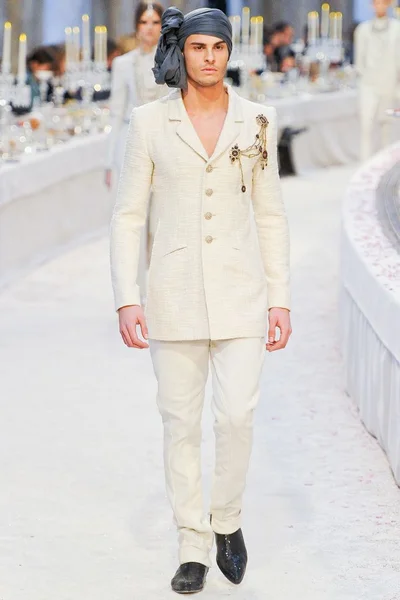 Look 8